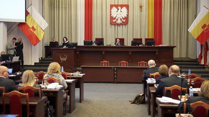 Około ośmiu godzin potrzebowali radni, by przyjąć najważniejszy dokument planistyczny dla Łodzi - fot. Radosław Jóźwiak / UMŁ