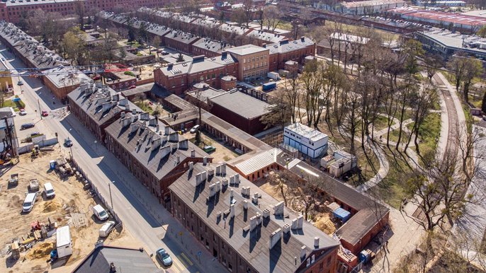 W czerwcu 2018 roku ruszył kolejny etap rewitalizacji osiedla - do końca 2021 roku modernizacji poddanych zostanie 29 budynków. W czerwcu 2018 roku ruszył kolejny etap rewitalizacji osiedla - do końca 2021 roku modernizacji poddanych zostanie 29 budynków. - fot. UMŁ