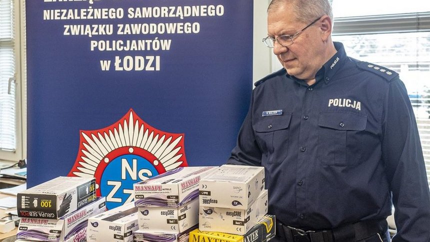 Do grona darczyńców dla służb mundurowych dołączyli właściciele łódzkich salonów kosmetycznych, fryzjerskich oraz tatuażu. fot. Stefan Brajter