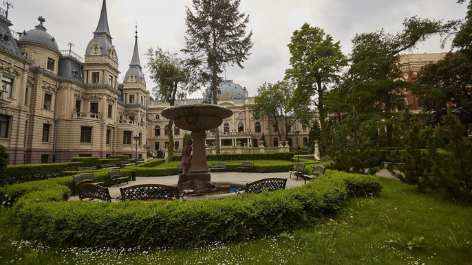 Ogród przy pałacu Poznańskich Ogród przy pałacu Poznańskich - fot. Radosław Jóźwiak / UMŁ
