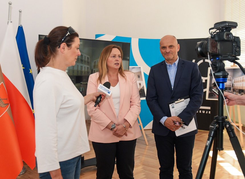 Joanna Skrzydlewska, wiceprezydent Miasta Łodzi oraz Radosław Stępień, prezes Zarządu Widzewskie TBS Sp. z o.o. fot. Paweł Łacheta / UMŁ