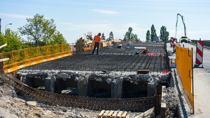 Rozpoczęto układanie betonu na północnym wiadukcie na ul. Dąbrowskiego. Rozpoczęto układanie betonu na północnym wiadukcie na ul. Dąbrowskiego. - fot. Paweł Łacheta / UMŁ