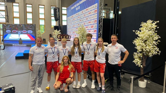 - zdjęcie wszystkich łódzkich medalistów wraz z trenerami