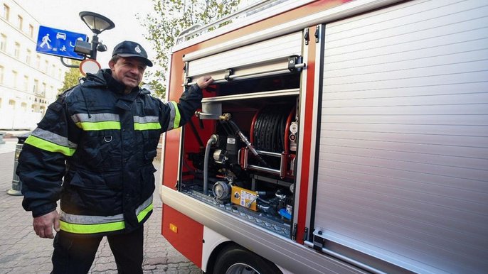 Dzięki głosom łodzian, oddanym w ubiegłorocznej edycji budżetu obywatelskiego strażacy ochotnicy z jednostek OSP działających na terenie Łodzi, otrzymali kolejną w tym roku transzę sprzętu do ratowania ludzkiego życia, zdrowia i mienia. W pa Dzięki głosom łodzian, oddanym w ubiegłorocznej edycji budżetu obywatelskiego strażacy ochotnicy z jednostek OSP działających na terenie Łodzi, otrzymali kolejną w tym roku transzę sprzętu do ratowania ludzkiego życia, zdrowia i mienia. W pa - fot. Paweł Łacheta / mat. UMŁ