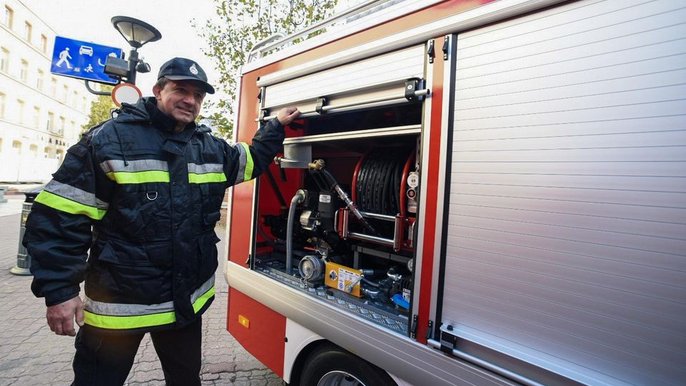 Dzięki głosom łodzian, oddanym w ubiegłorocznej edycji budżetu obywatelskiego strażacy ochotnicy z jednostek OSP działających na terenie Łodzi, otrzymali kolejną w tym roku transzę sprzętu do ratowania ludzkiego życia, zdrowia i mienia. W pa - fot. Paweł Łacheta / mat. UMŁ