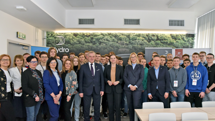 Pamiątkowe zdjęcie grupowe podczas wydarzenia zasmakuj studiowania w Łodzi. - Pamiątkowe zdjęcie grupowe podczas wydarzenia zasmakuj studiowania w Łodzi.