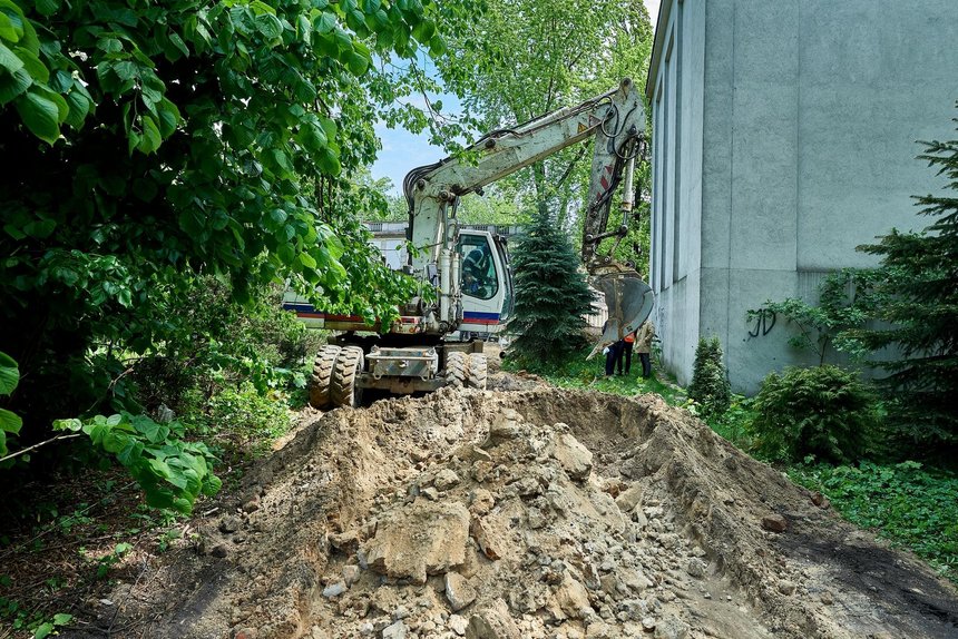 Mimo przedłużającej się pandemii trwają intensywne prace budowlane nad przebiciem między ulicami Legionów 25, a Ogrodową 20 i Gdańską 8. fot. Radosław Jóźwiak / UMŁ