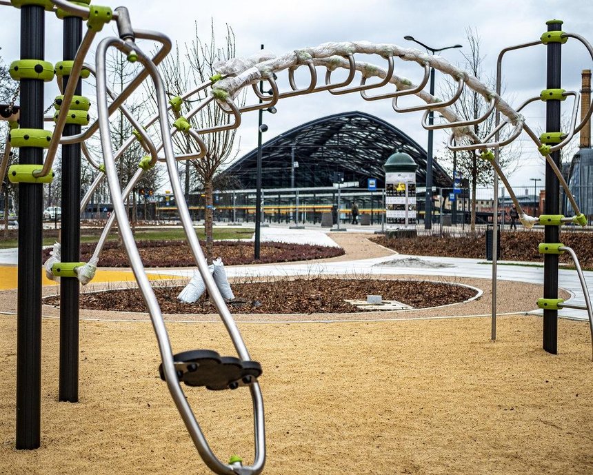 Park im. S. Moniuszki został kompleksowo zmodernizowany, a jego obecna powierzchnia powiększona o wolny teren powstały po wyburzeniu sąsiedniej kamienicy. fot. Stefan Brajter