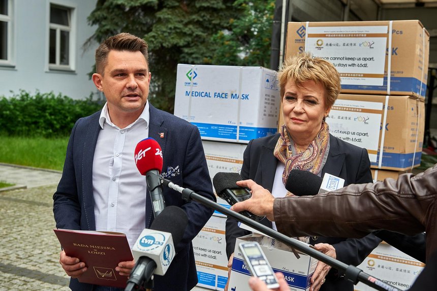 Przewodniczący Rady Miejskiej w Łodzi Marcin Gołaszewski i prezydent Łodzi Hanna Zdanowska. fot. Radosław Jóźwiak / UMŁ