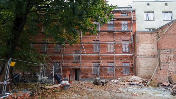 Trwa gruntowny remont kamienicy przy ul. Gdańskiej 1 Trwa gruntowny remont kamienicy przy ul. Gdańskiej 1 - fot. Konrad Ciężki / UMŁ