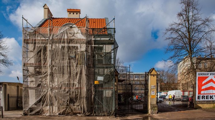 Łódź Buduje Centrum Zarządzania Kryzysowego i komendę Straży Miejskiej. W budynkach dawnej szkoły i willi trwają prace wykończeniowe Łódź Buduje Centrum Zarządzania Kryzysowego i komendę Straży Miejskiej. W budynkach dawnej szkoły i willi trwają prace wykończeniowe - fot. Radosław Żydowicz / UMŁ