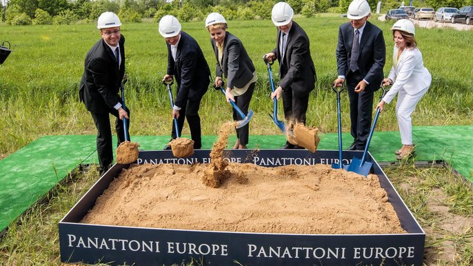 Wbicie pierwszej łopaty pod nowe Centrum Logistyczne BSH Wbicie pierwszej łopaty pod nowe Centrum Logistyczne BSH - fot. Sebastian Glapiński / UMŁ