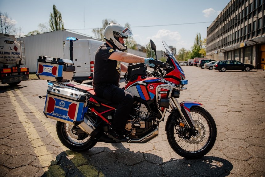 W najbliższych dniach na łódzkie ulice wyjadą dwie motokaretki, czyli motocykle wyposażone prawie tak, jak ambulans. fot. Radosław Żydowicz