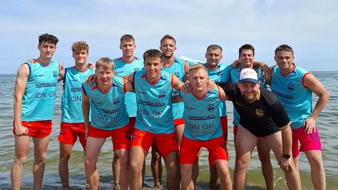 - drużynowe zdjęcie KP Łódź nad brzegiem morza