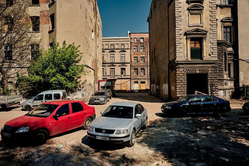 Pasaż Majewskiego zastąpi dziki parking przy ul. Jaracza 22 i połączy ul. Jaracza z ul. Włókienniczą.
