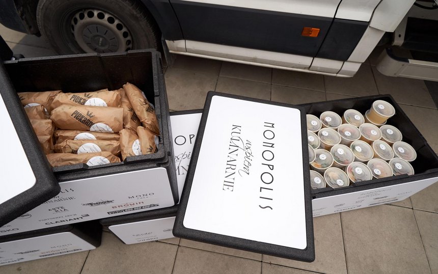 Posiłki od Monopolis dla medyków fot. Virako