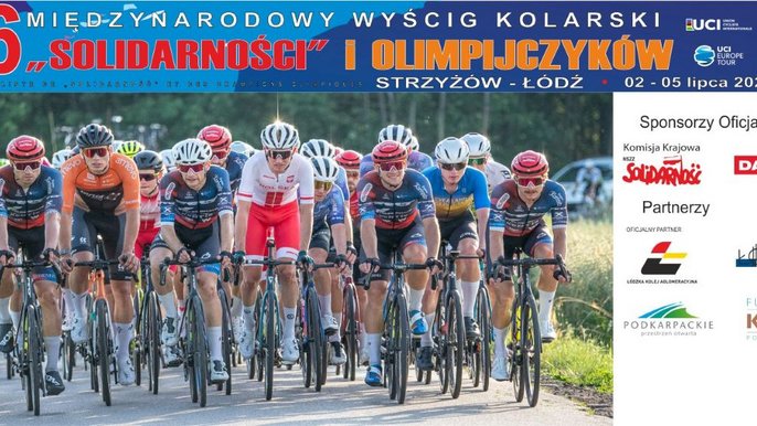 - na zdjęciu jest plakat z jadącymi kolarzami i sponsorami wyścigu
